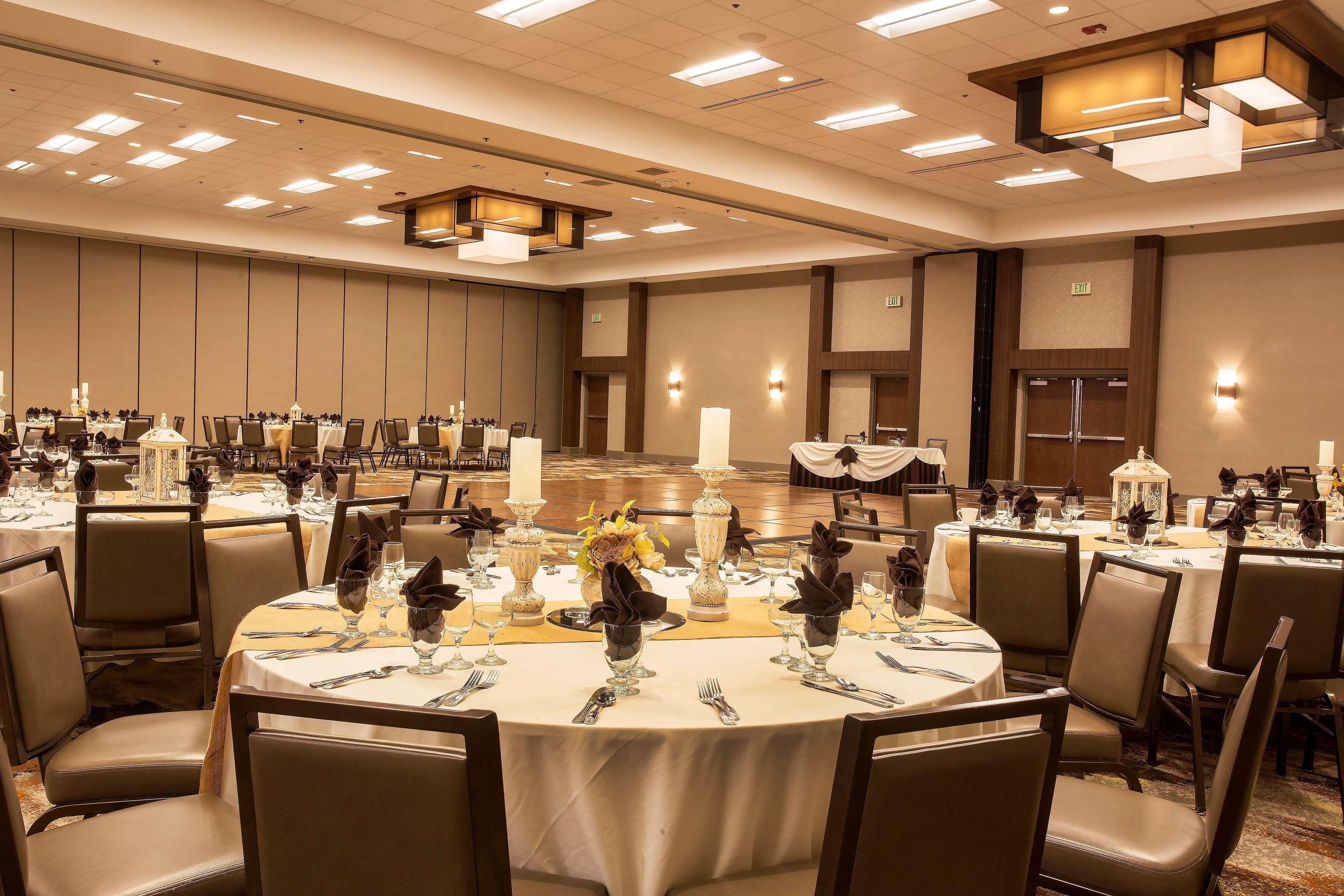 Doubletree By Hilton Convention Center Hotel Fresno