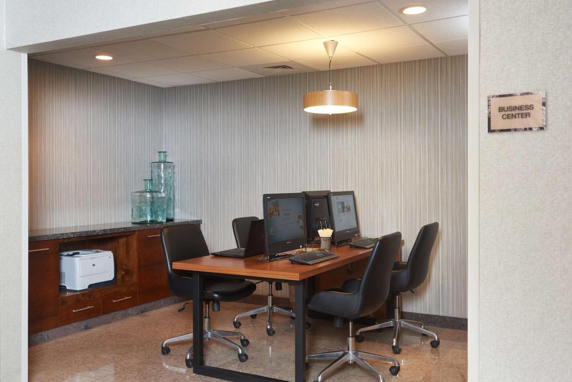 Doubletree By Hilton Convention Center Fresno