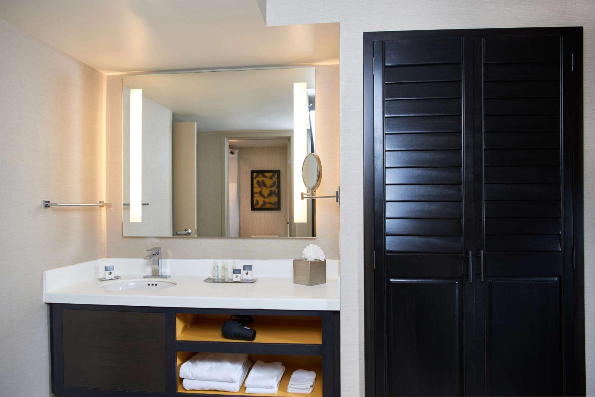 Doubletree By Hilton Convention Center Hotel Fresno