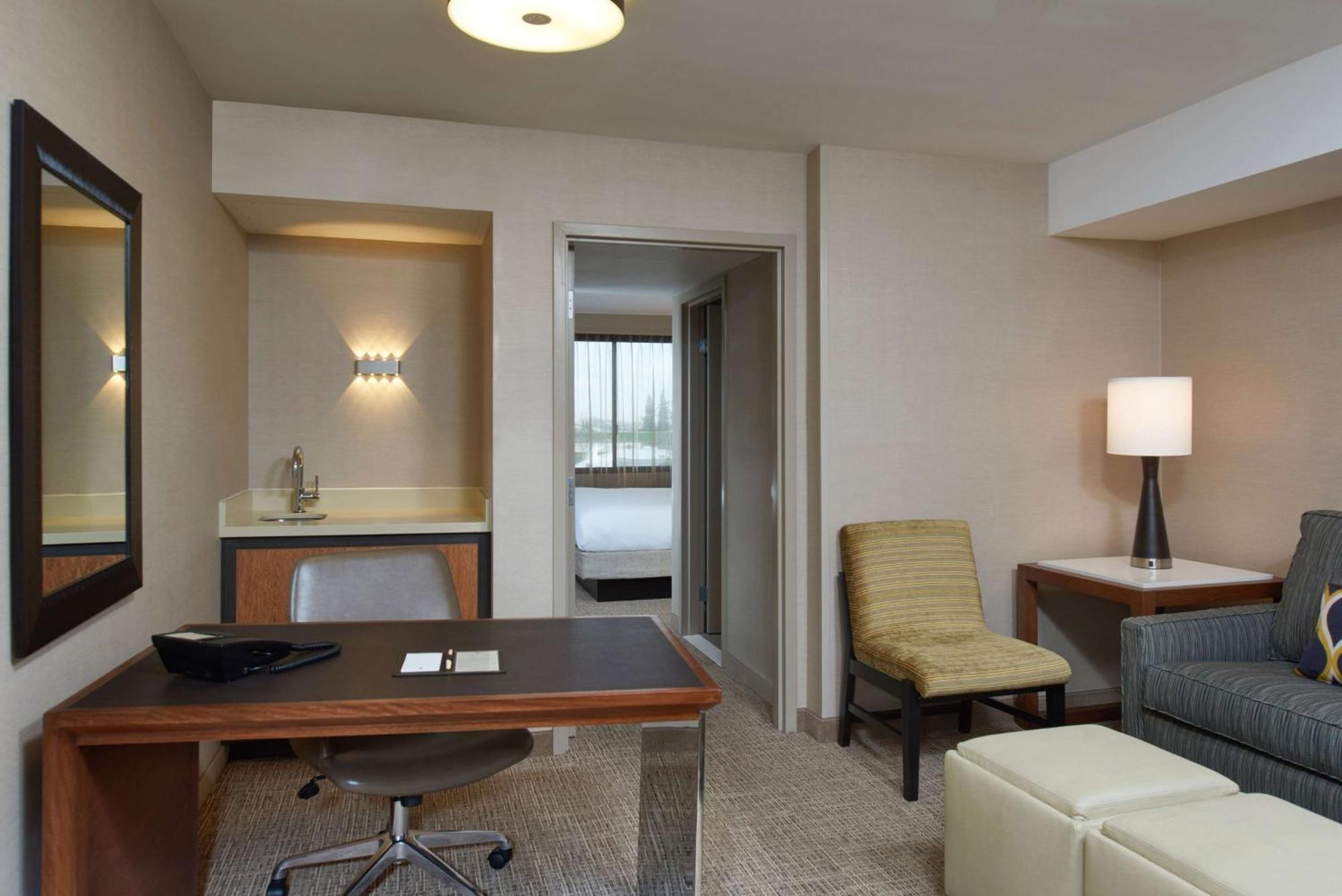 Doubletree By Hilton Convention Center Fresno