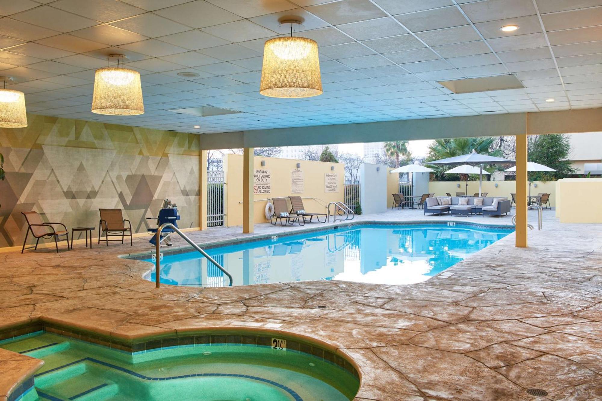 Hotel Doubletree By Hilton Convention Center 4*